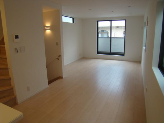 Same specifications photos (living). Same specifications