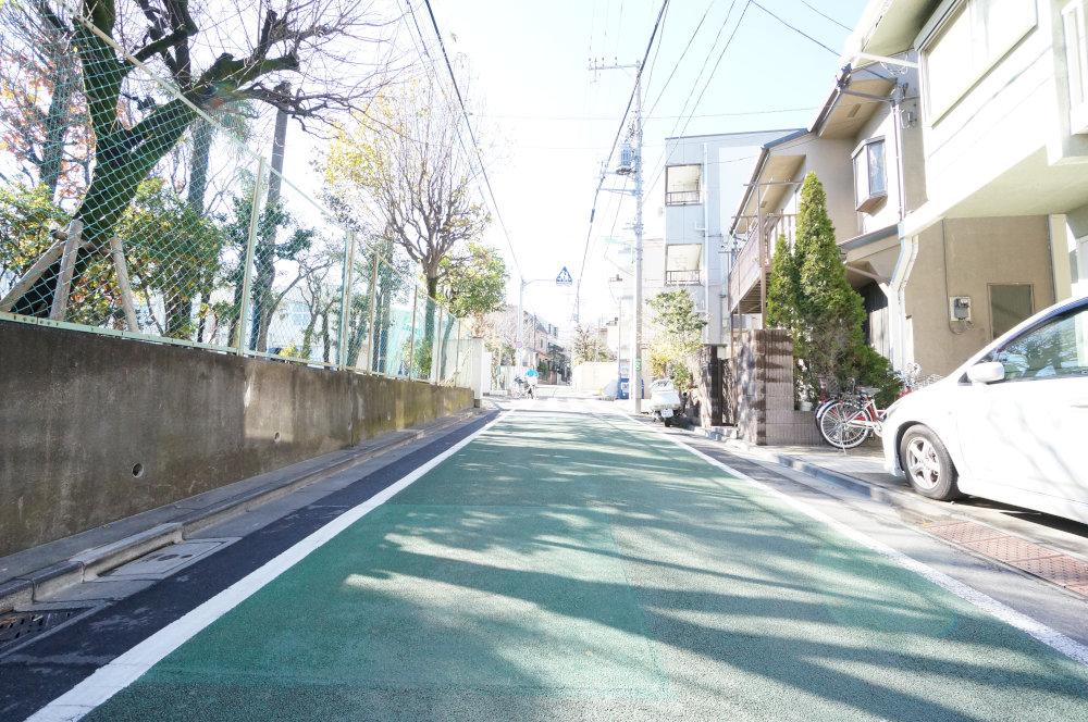 Local photos, including front road. Front road traffic also less, Small children is also safe.