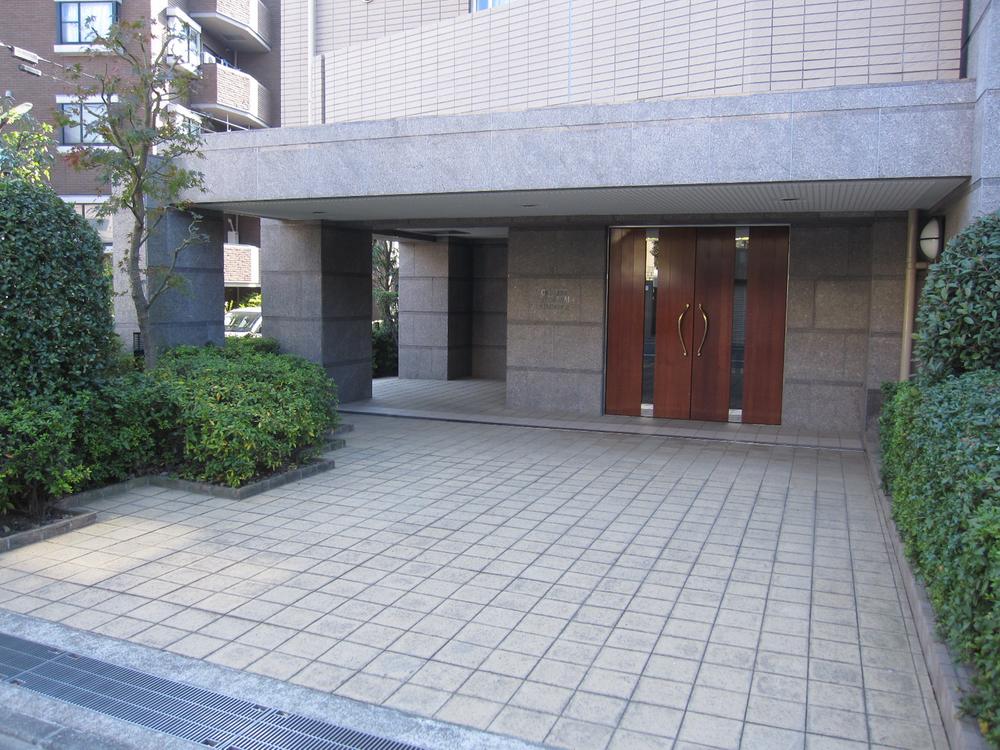 Entrance. Common areas