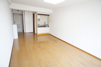 Living and room. Good bright room per yang ☆