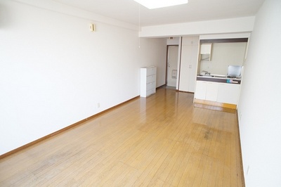 Living and room. Airy plenty of room ☆