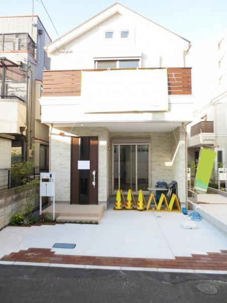 Local appearance photo. (Exterior photos)