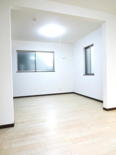 Non-living room. (Western-style)