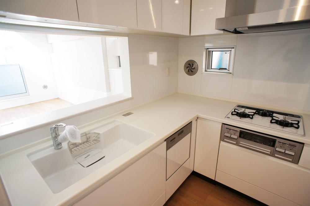 Kitchen. Indoor (11 May 2013) Shooting