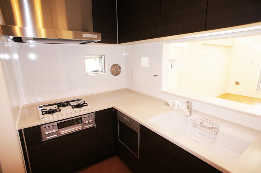 Kitchen. Indoor (11 May 2013) Shooting