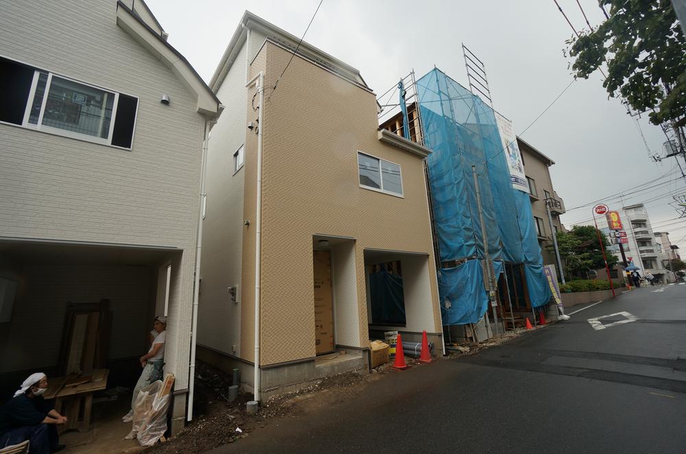 Local photos, including front road. Local (July 2013) Shooting