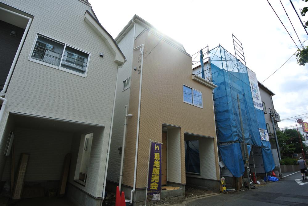 Local photos, including front road. Local (July 2013) Shooting