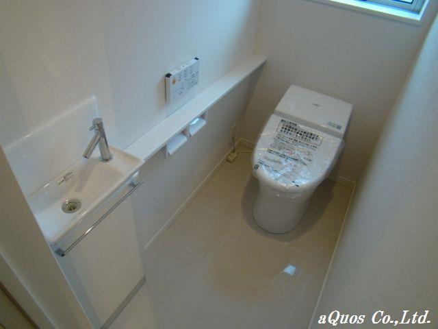 Toilet. Indoor (10 May 2013) Shooting