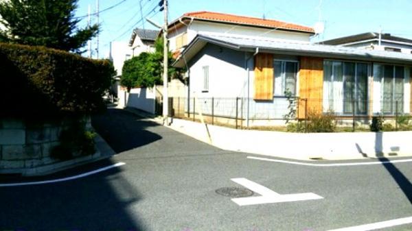 Local photos, including front road. Local front road