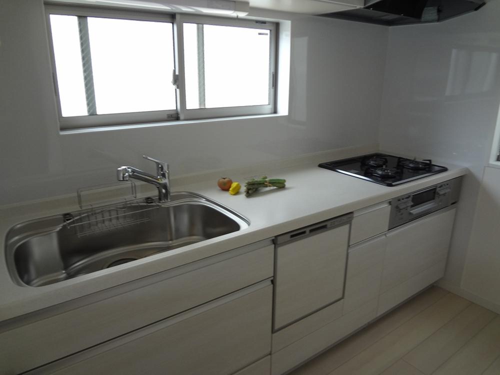 Same specifications photo (kitchen). Kitchen construction cases