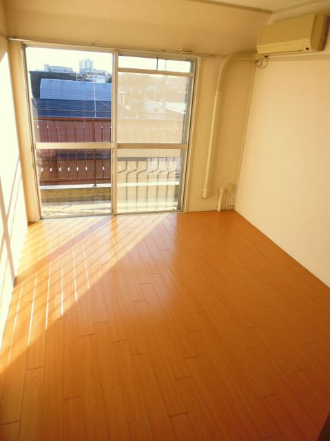 Living and room. Is a south-facing room.