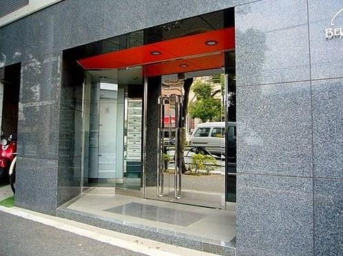 Entrance. Common areas