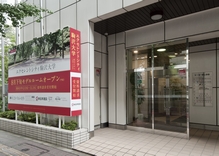 Than Shibuya 3 station eyes, Denentoshi Tokyu direct 7 minutes "Komazawa University" station. Mansion Gallery There is in its "Komazawa University," a 2-minute walk from the station east exit. Out of the east exit, Please go to the right hand (Shibuya) the Tamagawa Street. Because there is "Toyo BLDG" along the street, It is the "fifth floor" of the building. There is also a big sign of the same property, which serves as a mark on the building entrance.