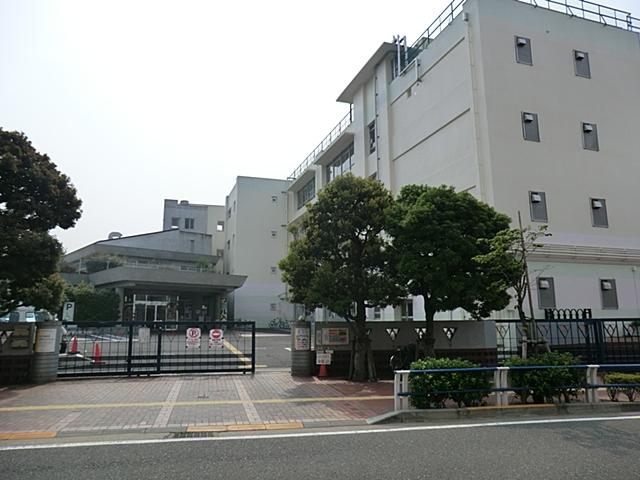 Junior high school. 1440m to Setagaya Ward Umegaoka Junior High School