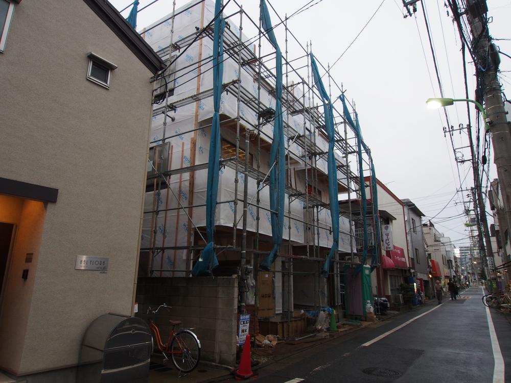 Local appearance photo. Local (10 May 2013) Shooting