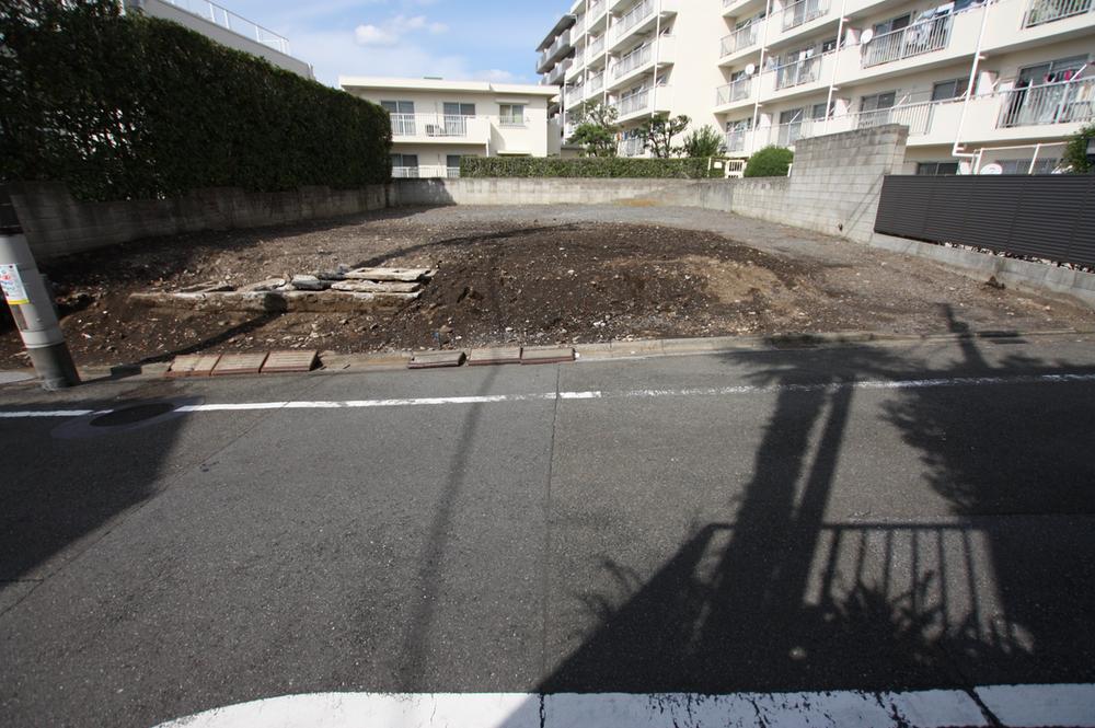 Local appearance photo. Non-contact card key ・ All pair glass