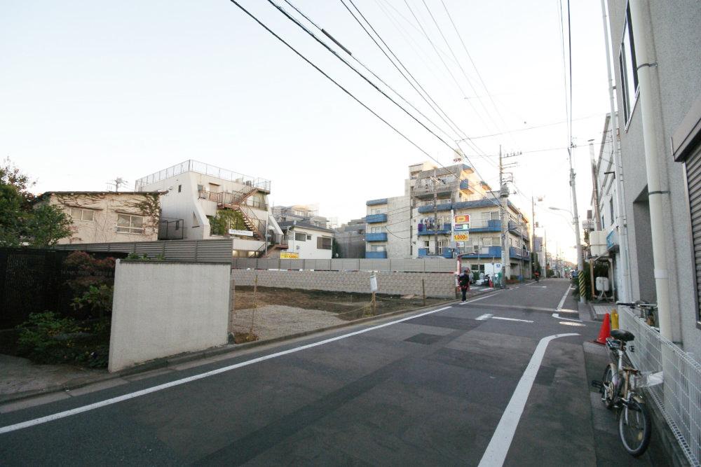 Local photos, including front road. The front is a public road