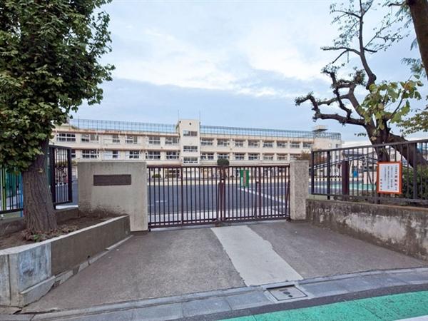 Primary school. 236m until Yamazaki Elementary School