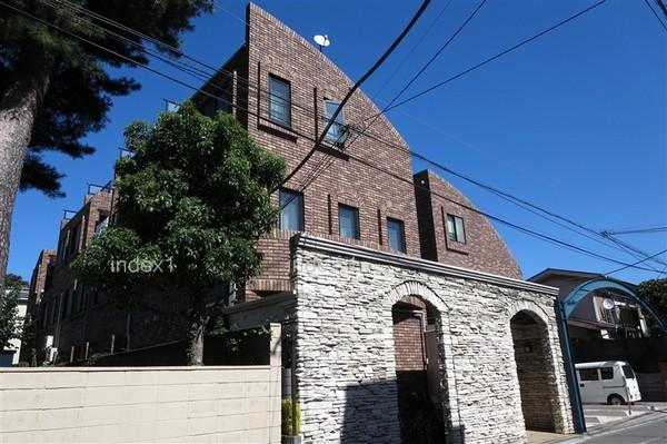 Local appearance photo. 2001 is a new earthquake resistance standards Mansion Built