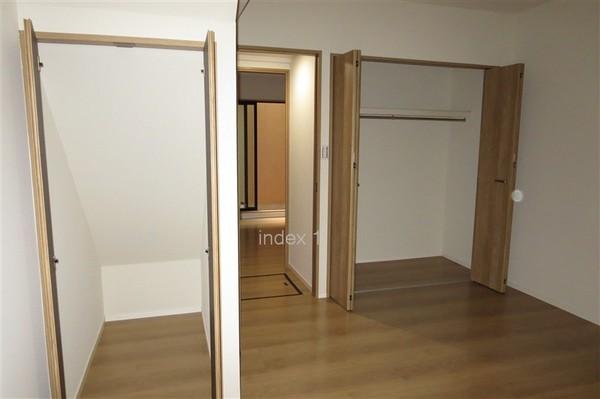 Receipt. Storage is also available in two places