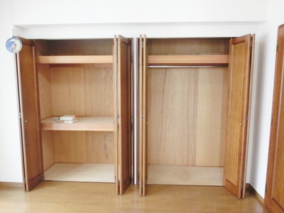 Receipt. Western-style housing is a large closet