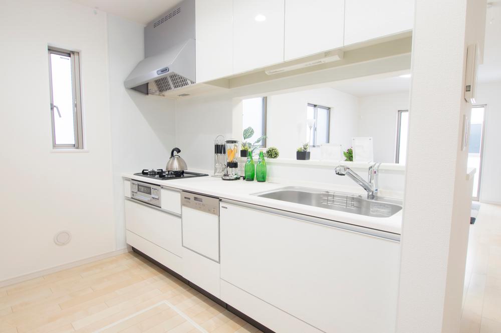 Kitchen. Dishwasher! ! Underfloor Storage There