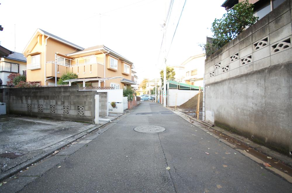 Local photos, including front road. It has taken the east side road