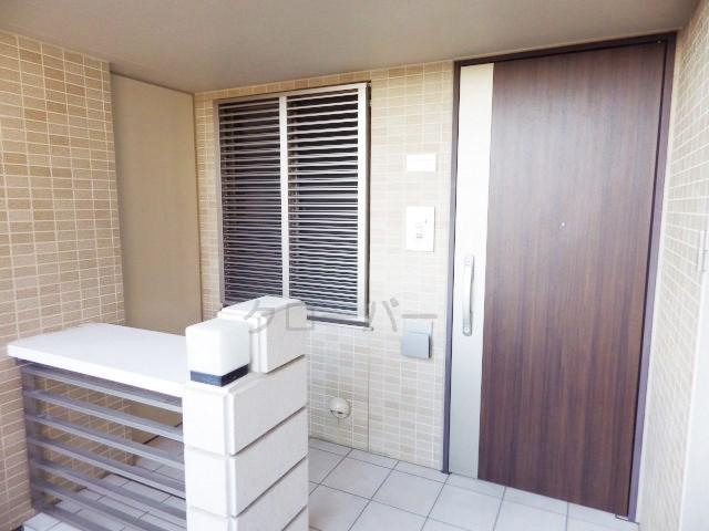 Entrance. Entrance porch