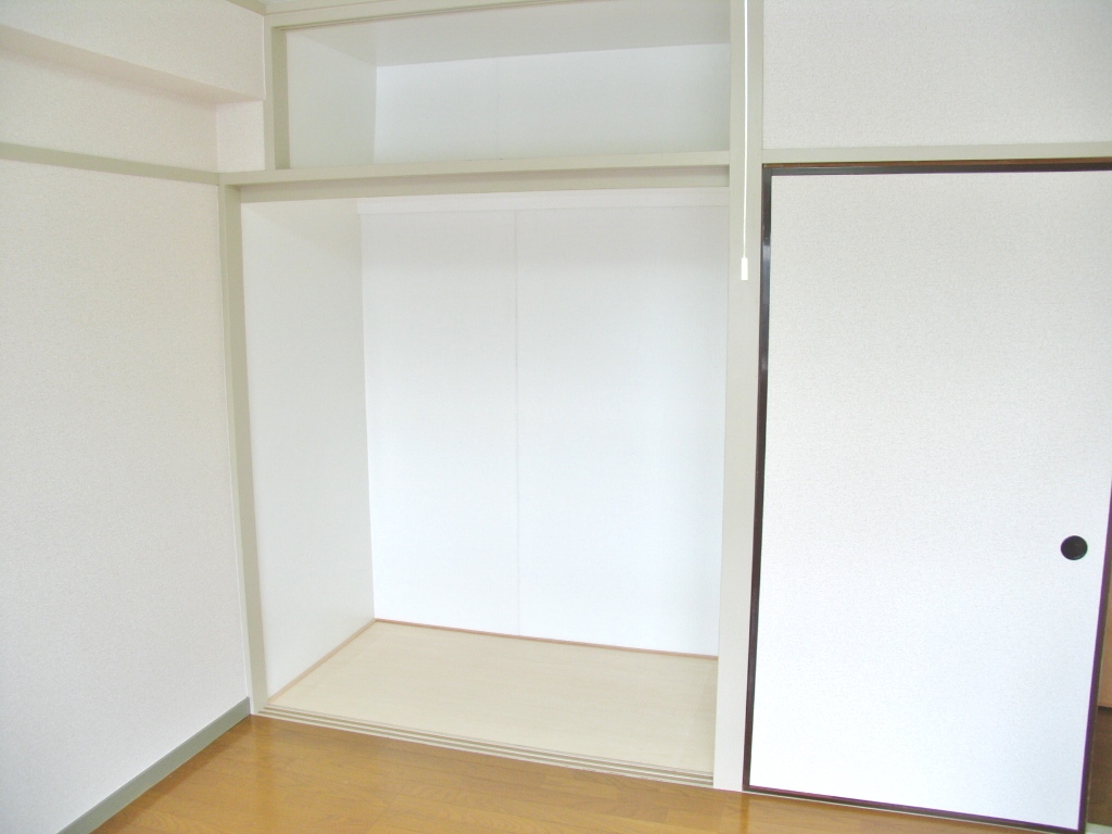 Receipt. ■ Enhancement of storage space (another room image photo)