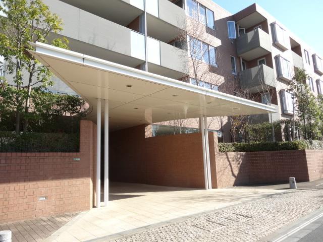 Entrance. Common areas