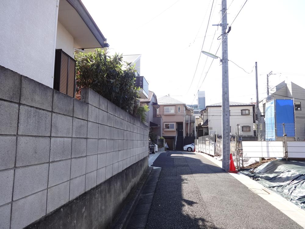 Local photos, including front road. Local (11 May 2013) Shooting