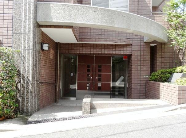 Entrance. Common areas