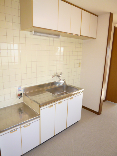 Kitchen. Two-burner gas stove installed Friendly ☆ Cooking space is also wide ☆