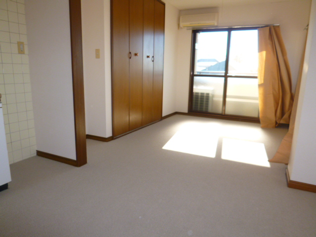 Other Equipment. Since the three-sided lighting bright rooms ☆