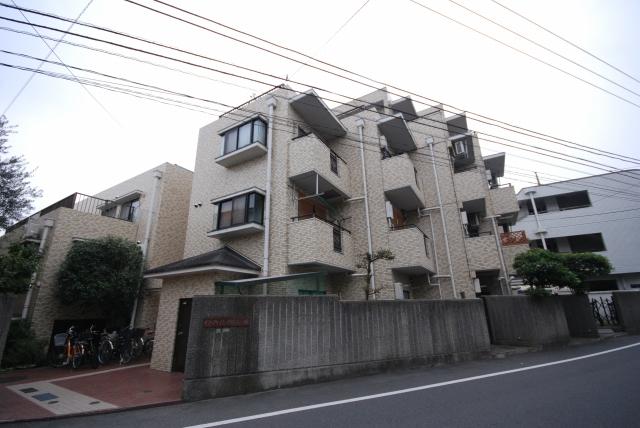 Local appearance photo. It is conveniently located a 6-minute walk from the train station in the new interior renovation completed. You can precious pets and you live.