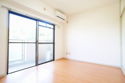 Other room space. ☆ Western-style with a clean