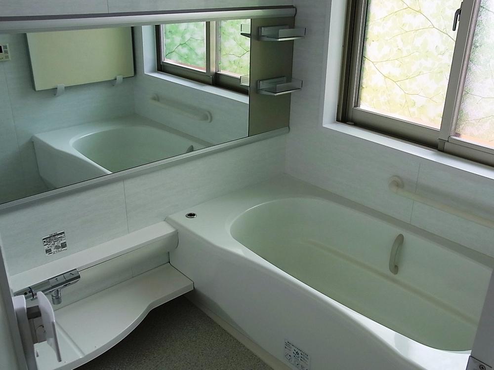 Bathroom. Local (July 2013) Shooting