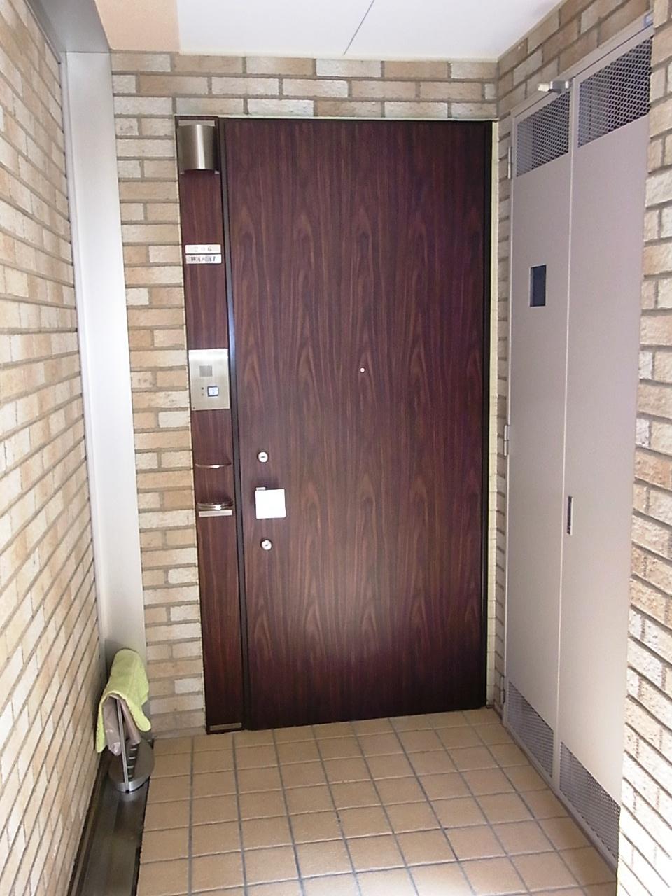 Entrance. Local (July 2013) Shooting