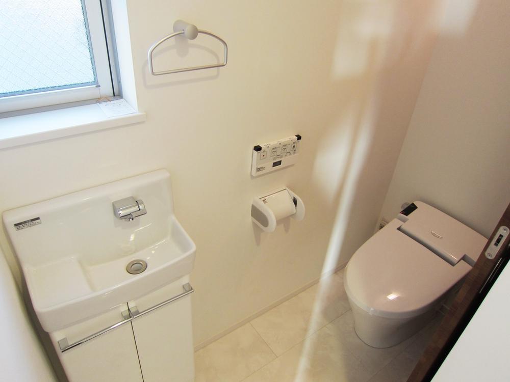 Toilet. Handwashing sink with a tankless toilet