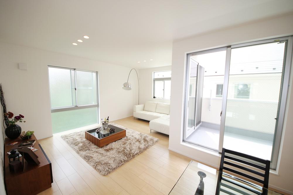 Same specifications photos (living)