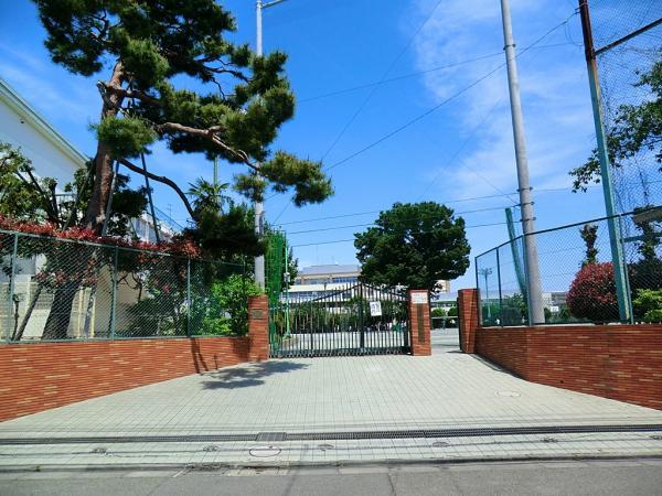Junior high school. Hachimanyama 540m until junior high school