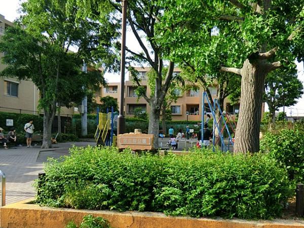 park. 330m to Sakura Park