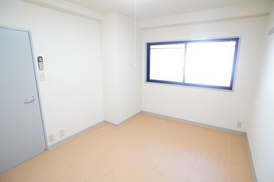 Living and room. Bright atmosphere of the room ☆ 