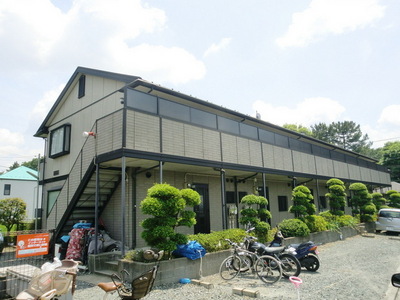 Building appearance. This overview as seen from the entrance side