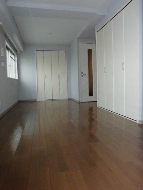 Living. West-facing living-dining