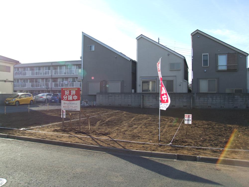 Local land photo. Around is also a quiet residential area of ​​low-rise buildings lined. 