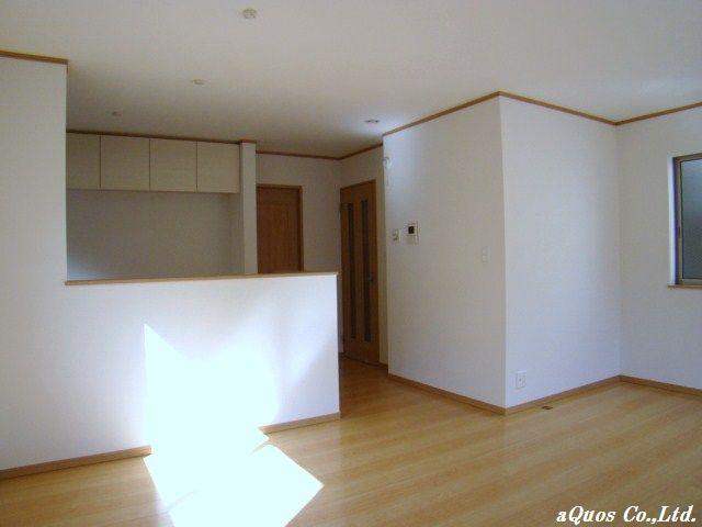 Same specifications photos (living). Same specifications