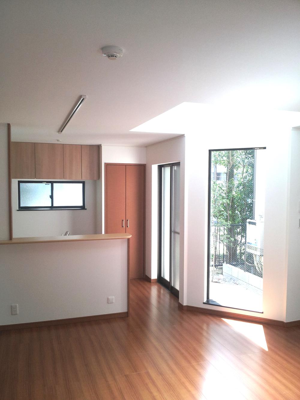 Same specifications photos (living). (Building 2) same specification