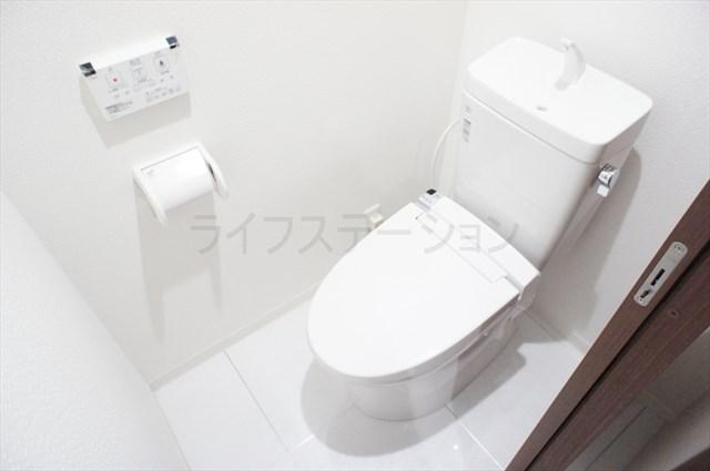 Toilet. Local (December 20, 2013) Shooting