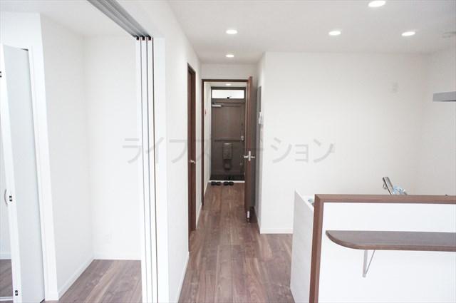 Entrance. Local (December 20, 2013) Shooting